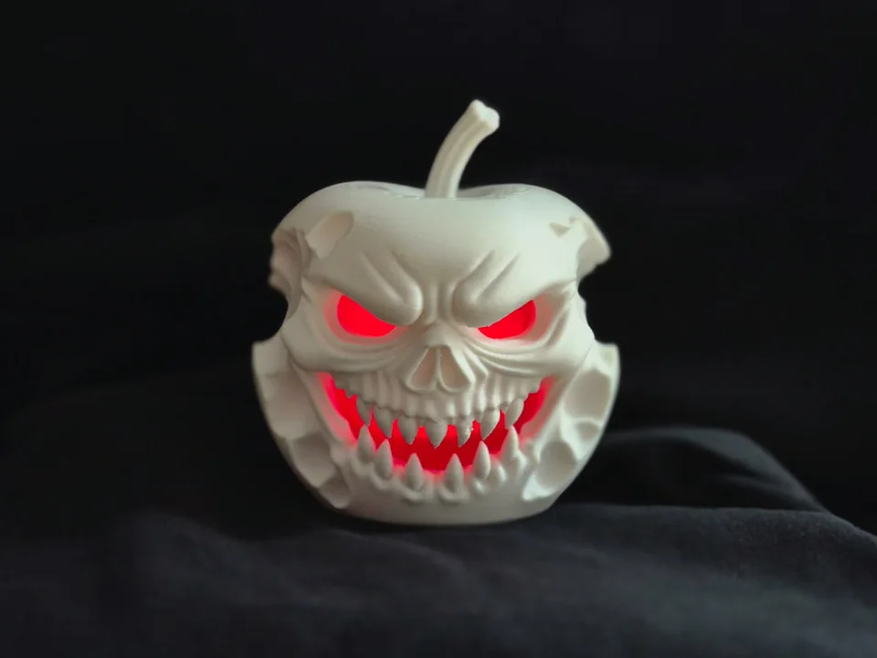 Bitten Skull Fruit Light
